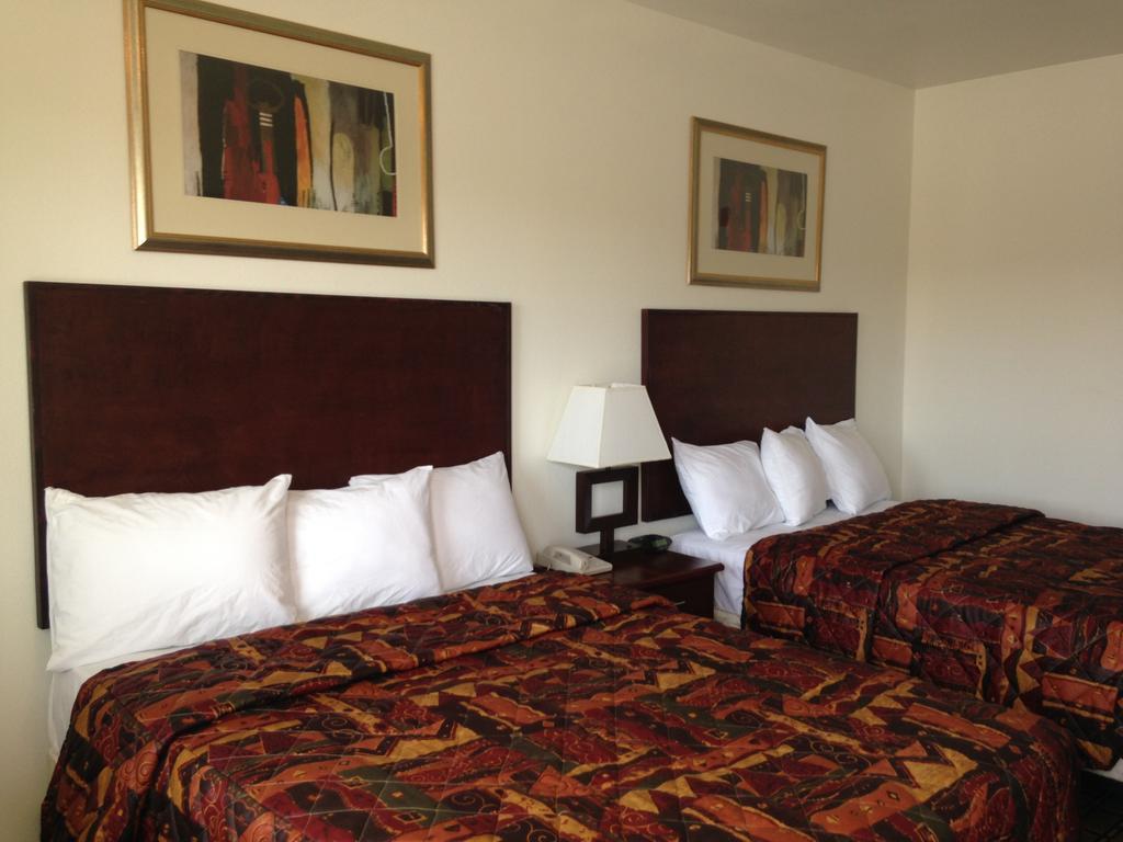America Inn & Suites Ridgecrest Rum bild